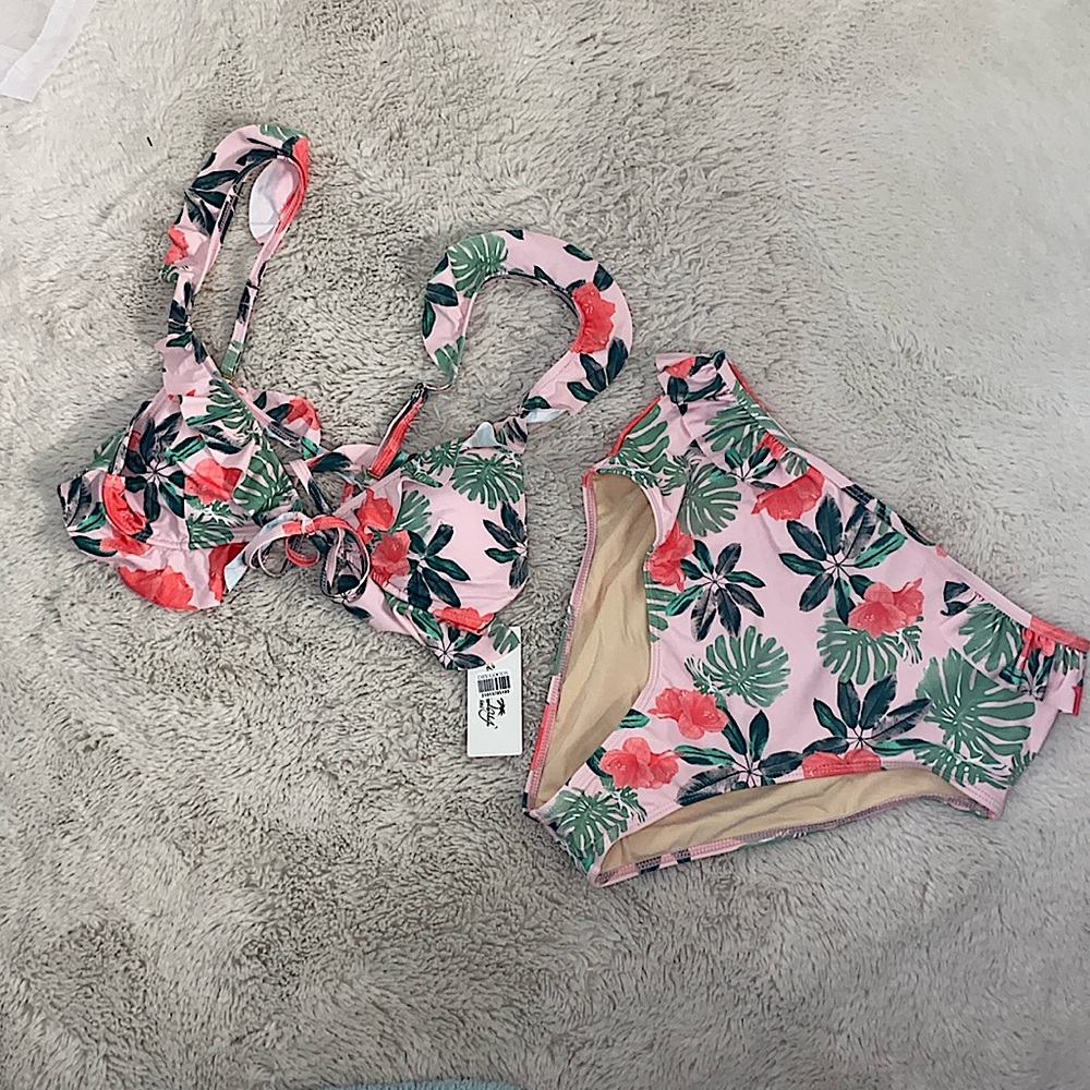 NWT beach joy bikini